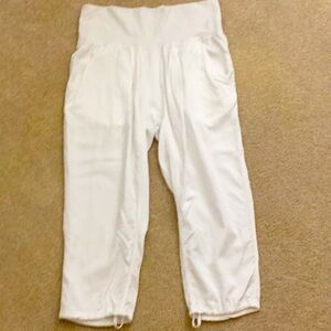 White Lululemon cropped unlined athletic pant, size 6.  Casual wear.